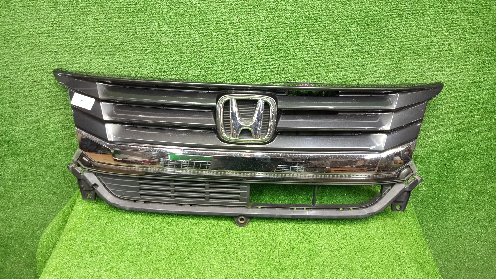 Решетка радиатора HONDA N-WGN JH1 71121-T6G-J010-M1 1 ракурс