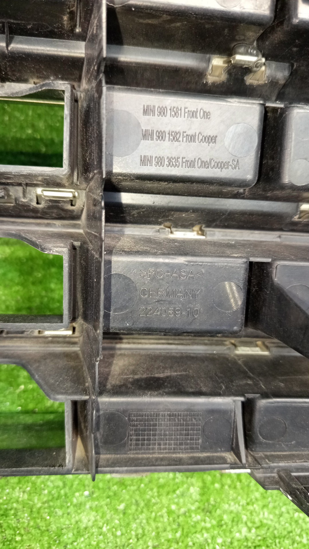 Решетка радиатора MINI COUNTRYMAN R60 224059-10 3 ракурс