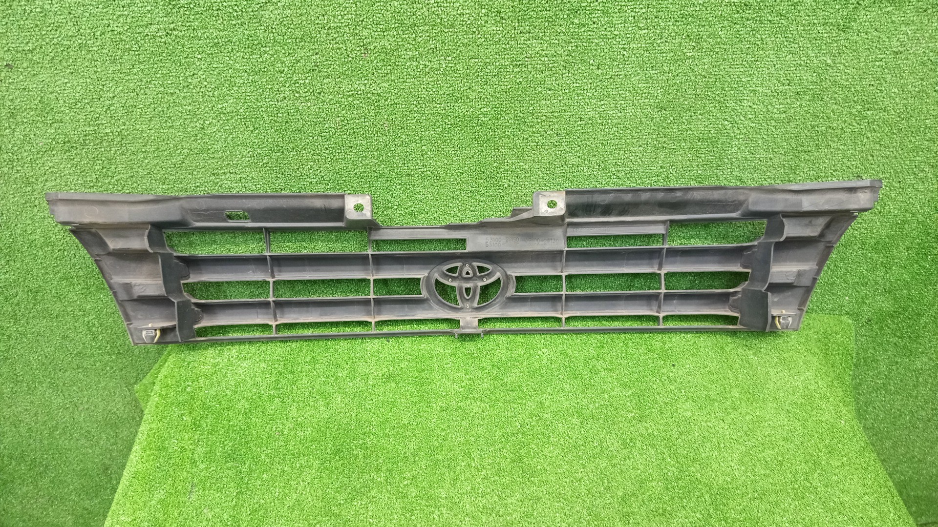 Решетка радиатора TOYOTA TOWN ACE NOAH, LITE ACE NOAH, NOAH, LITE ACE CR40G, SR40G, SR50G, CR50G, CR42V, CR51V, CR41V, KR40V, KR42V, CR52V, KR41V 53100-28150 2 ракурс