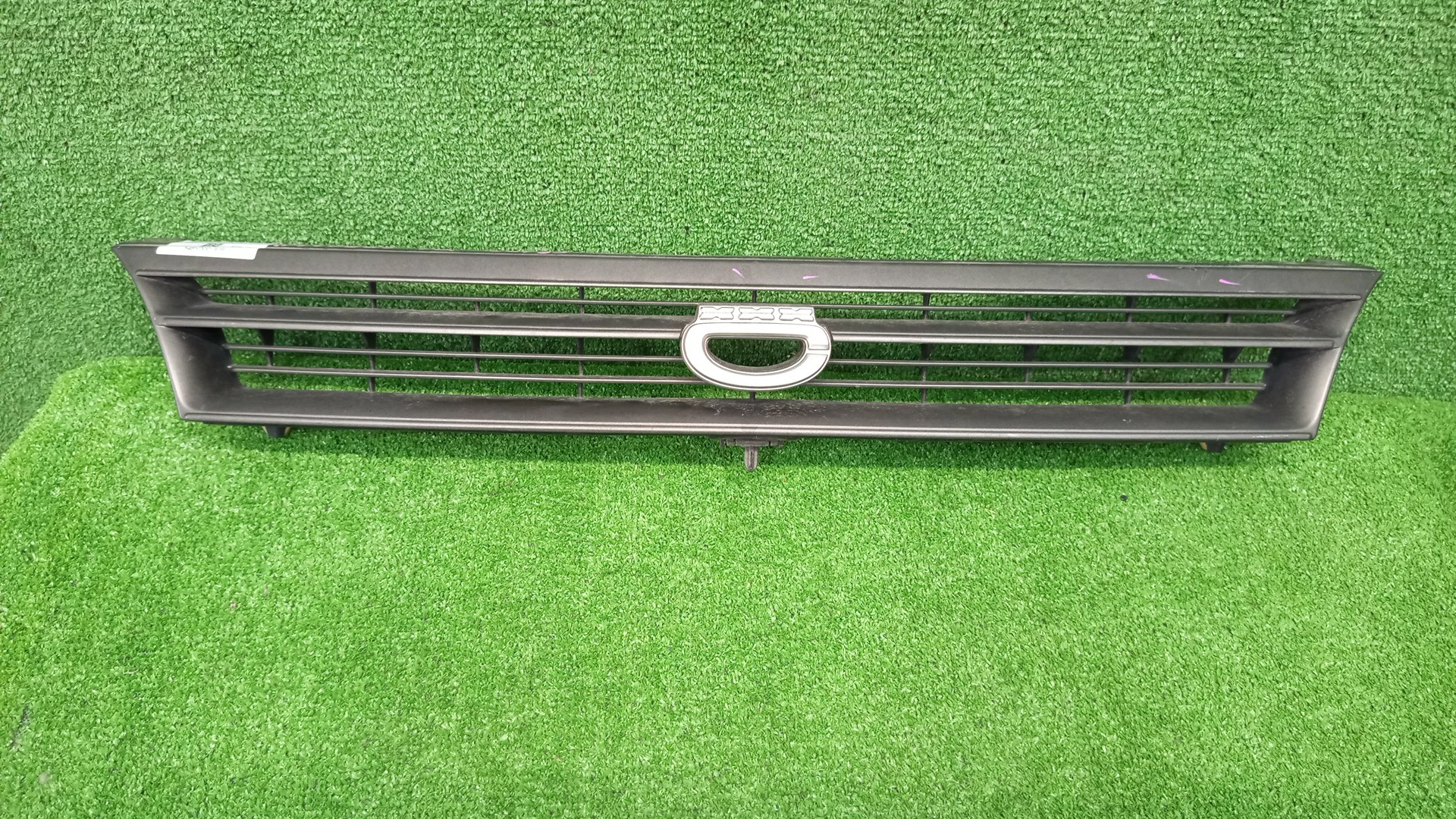 Решетка радиатора TOYOTA COROLLA EE102 53111-13070 1 ракурс