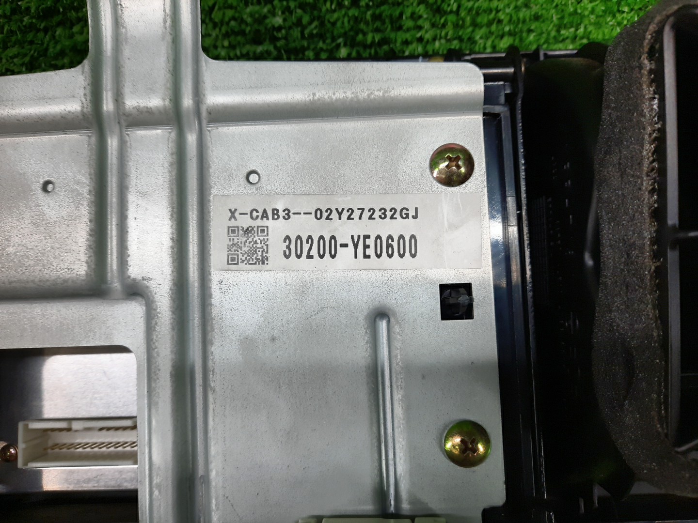 Магнитофон NISSAN SKYLINE V35 30200-YE0600 3 ракурс