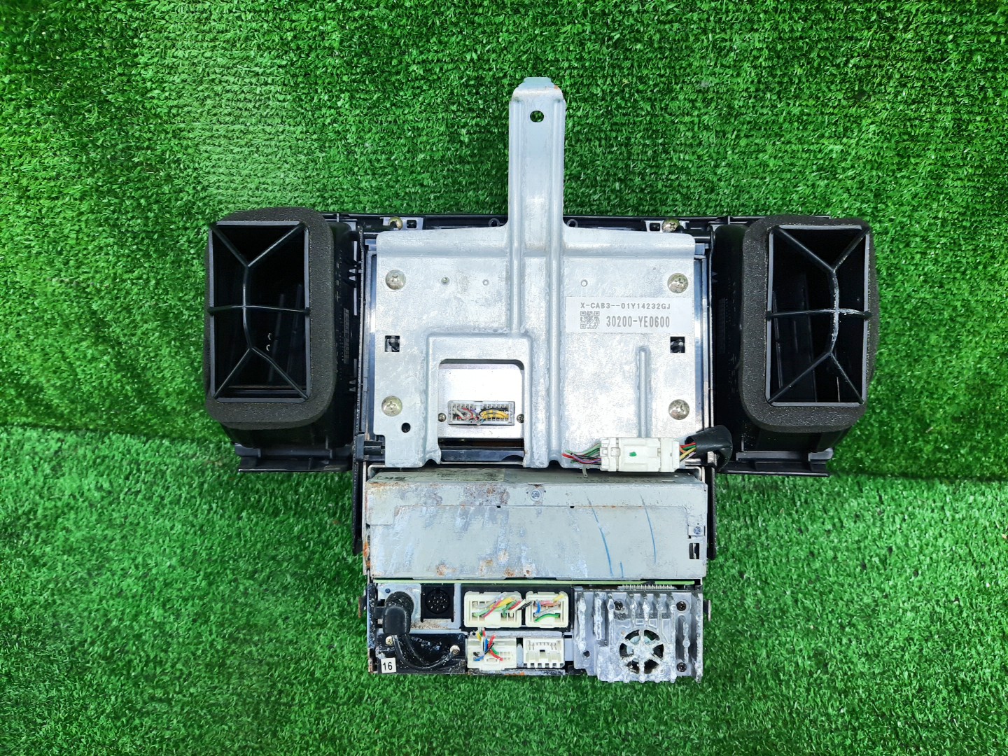 Магнитофон NISSAN SKYLINE V35 30200-YE0600 2 ракурс