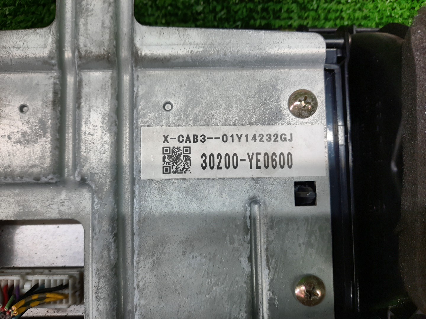 Магнитофон NISSAN SKYLINE V35 30200-YE0600 3 ракурс