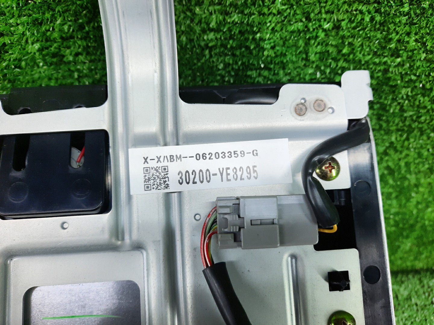 Магнитофон NISSAN SKYLINE V35 30200-YE8295 3 ракурс