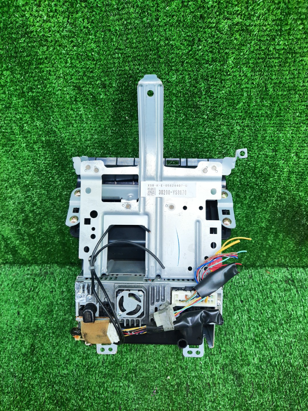 Магнитофон NISSAN SKYLINE V35 30200-YS8070 2 ракурс