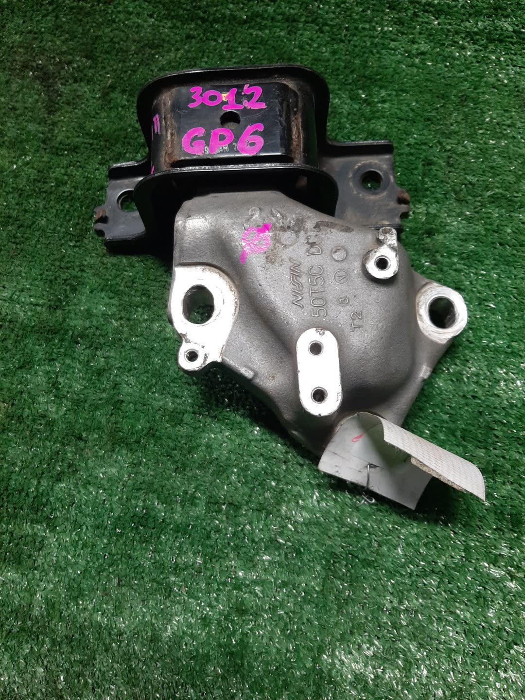 Подушка двс левая передняя HONDA FIT GP6 LEB 2 ракурс