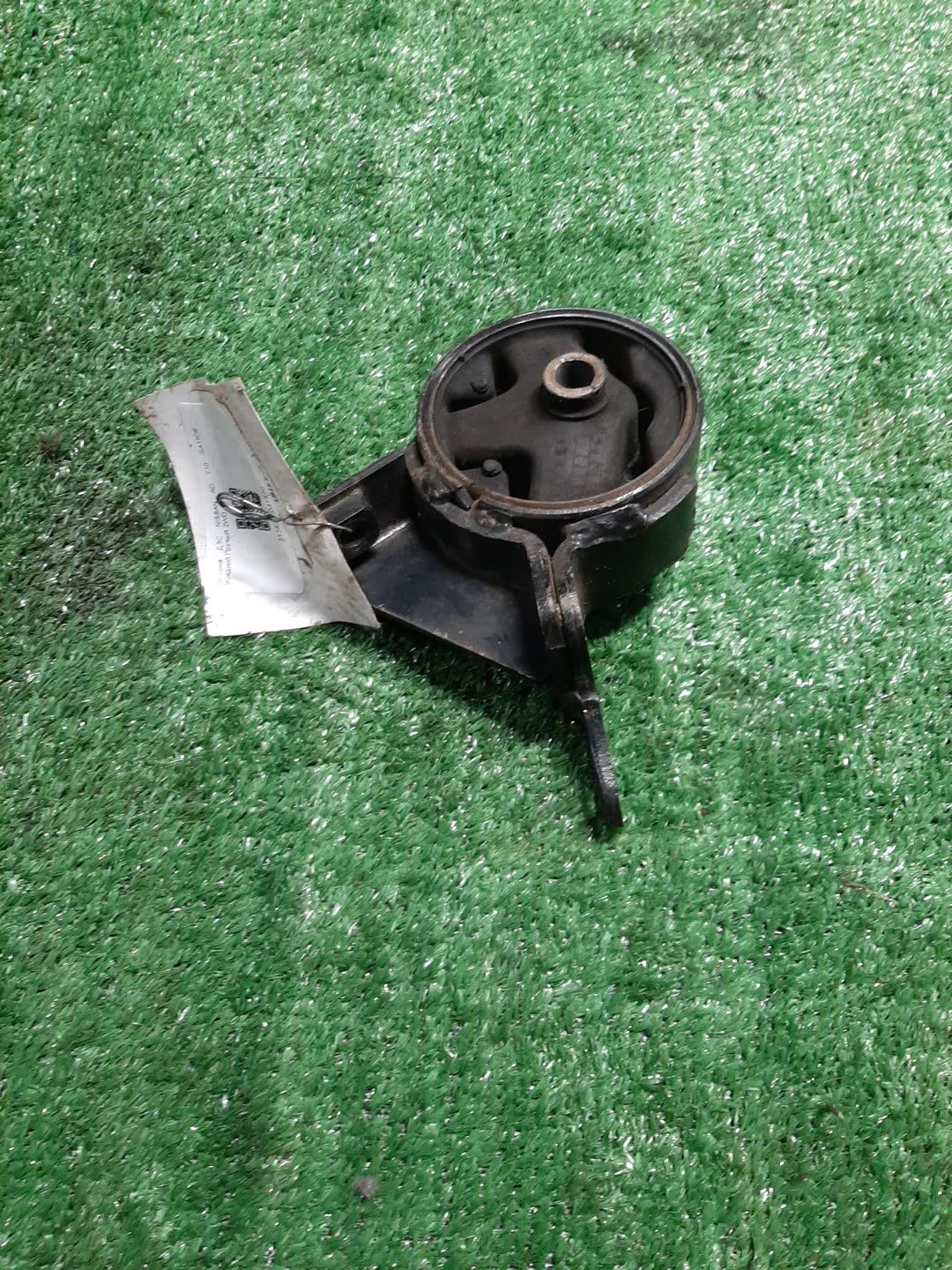 Подушка двс правая передняя NISSAN AD Y10 GA15DE 11210-0M000 1 ракурс