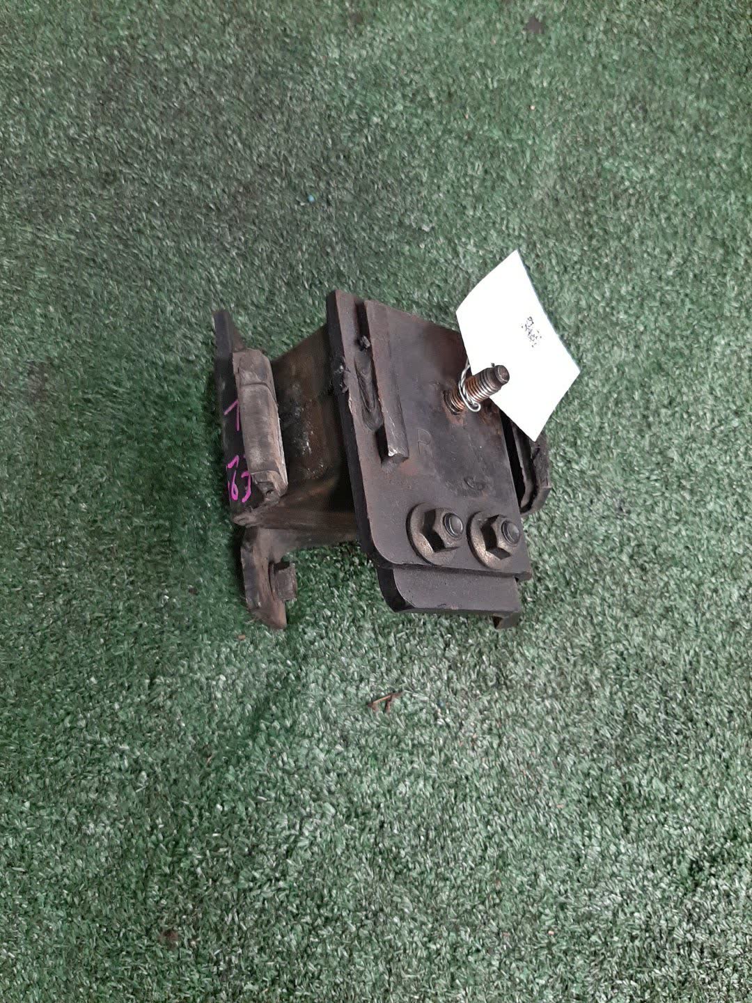 Подушка двс правая NISSAN CARAVAN E25 ZD30DD 1 ракурс