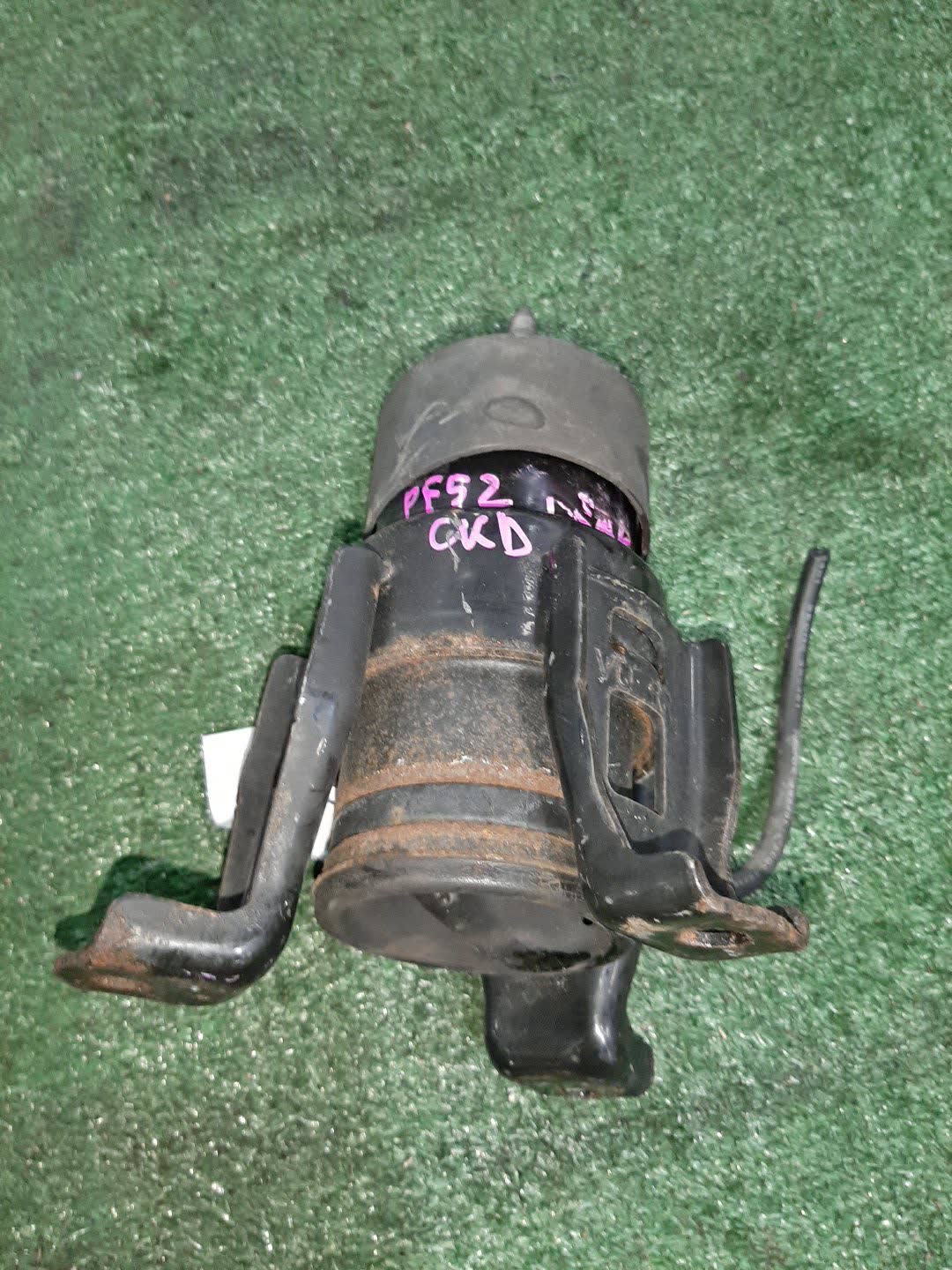 Подушка двс задняя NISSAN ELGRAND PE52 VQ35DE 1 ракурс