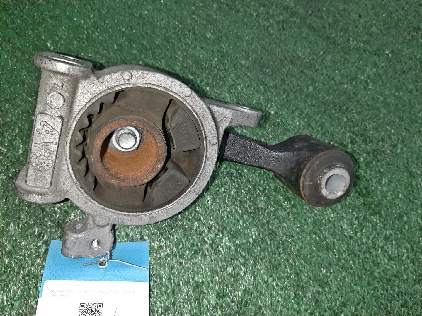 Подушка двс правая NISSAN ELGRAND PE52 VQ35DE 2 ракурс