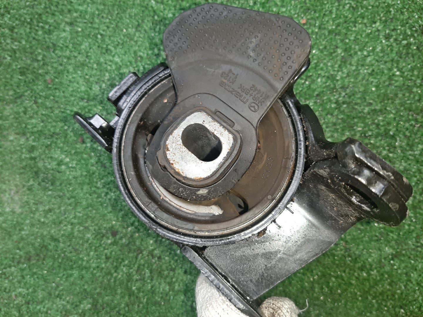 Подушка двс левая передняя MAZDA CX-8 KG5P PY-VPTS 2 ракурс