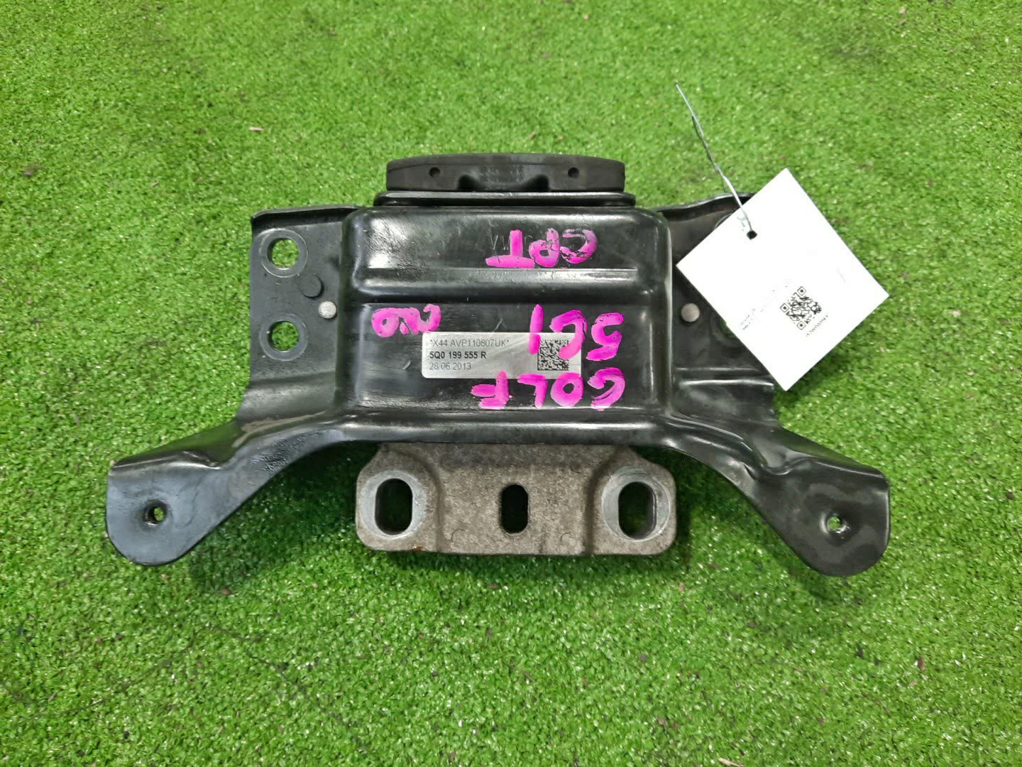 Подушка двс левая передняя VOLKSWAGEN GOLF 5G1 CPT 5Q0 199 555 R 1 ракурс