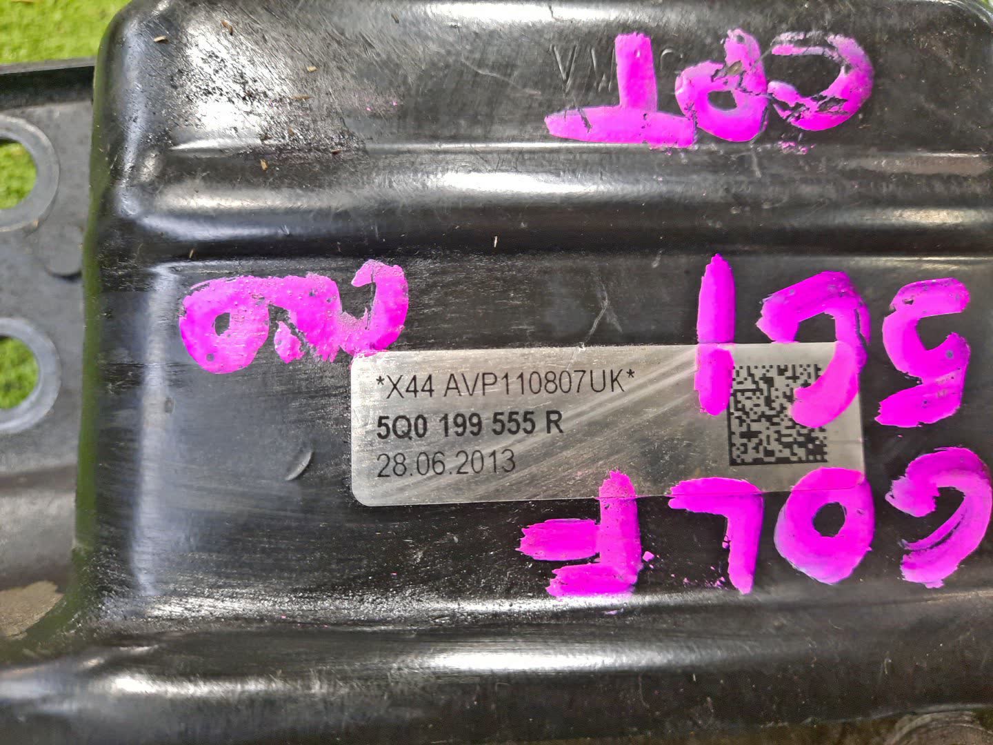 Подушка двс левая передняя VOLKSWAGEN GOLF 5G1 CPT 5Q0 199 555 R 2 ракурс