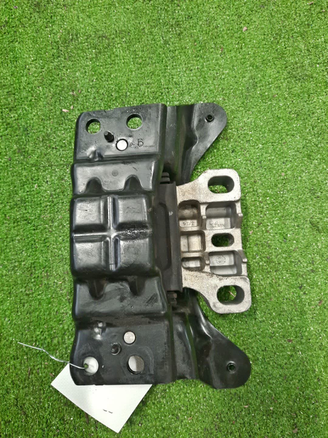 Подушка двс левая передняя VOLKSWAGEN GOLF 5G1 CPT 5Q0 199 555 R 3 ракурс