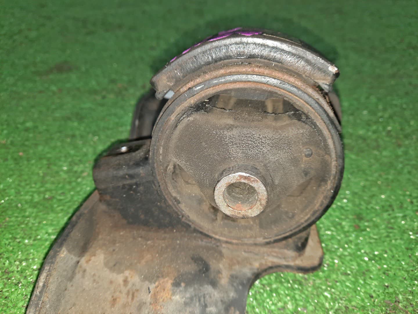Подушка двс левая передняя TOYOTA COROLLA LEVIN AE111 4A-FE 2 ракурс
