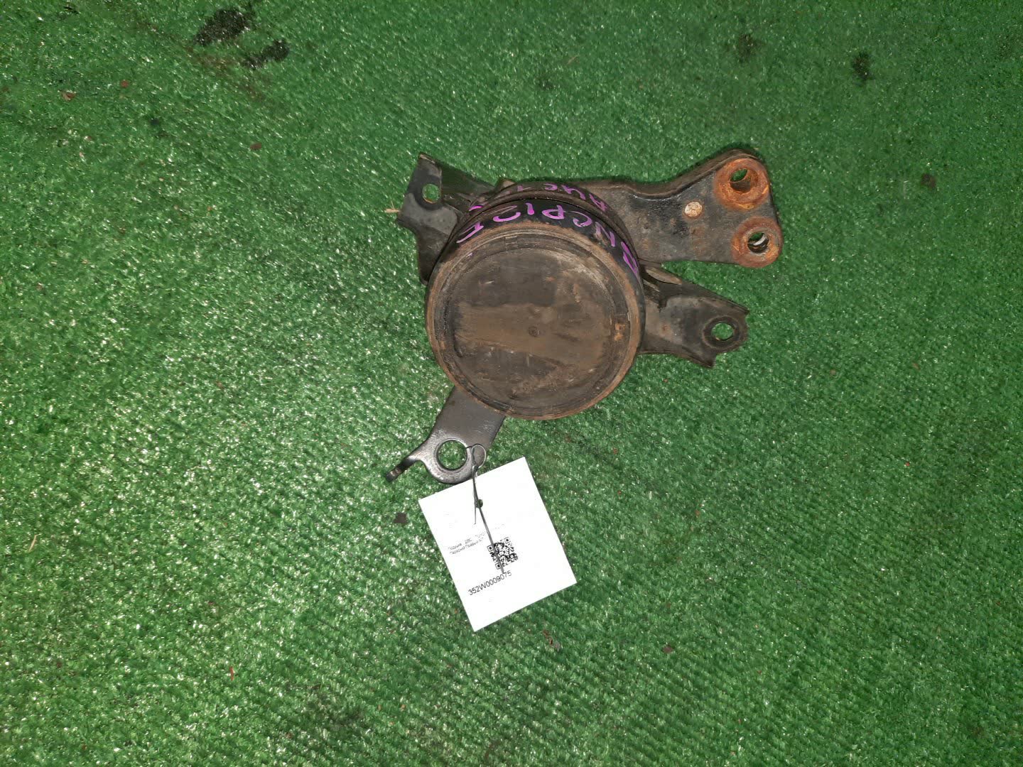 Подушка двс правая передняя TOYOTA RACTIS NCP125 1NZ-FE 1 ракурс Подушка двс правая передняя TOYOTA RACTIS NCP125 1NZ-FE 1 ракурс