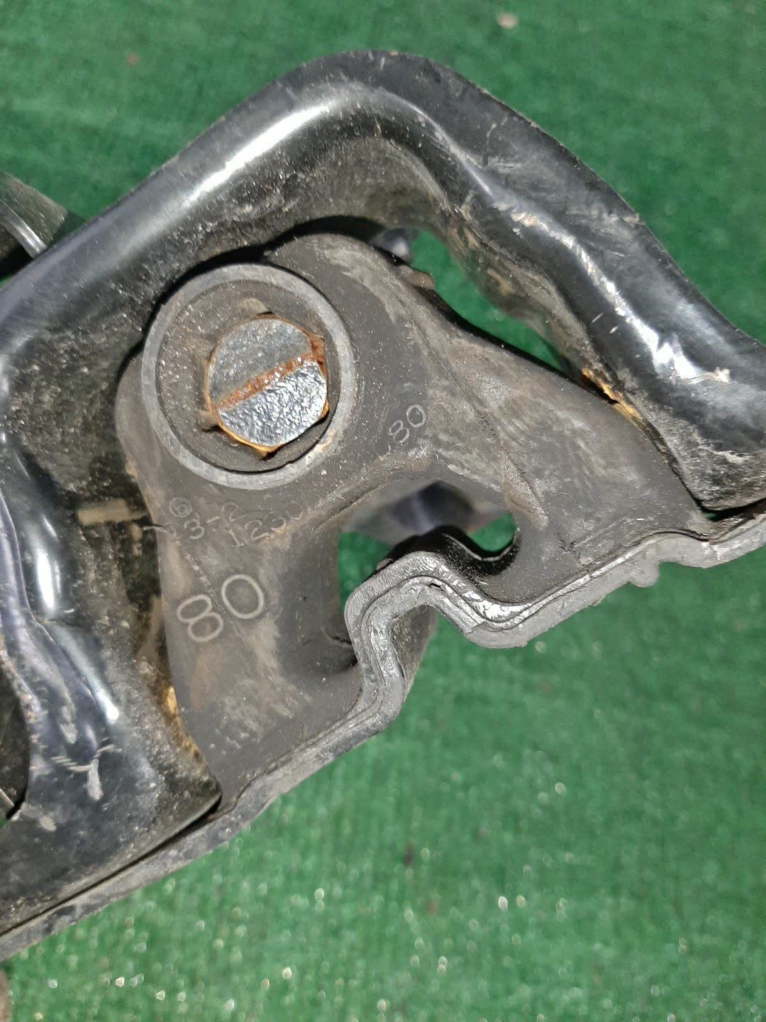 Подушка двс левая передняя TOYOTA PASSO M700A 1KR-FE 2 ракурс