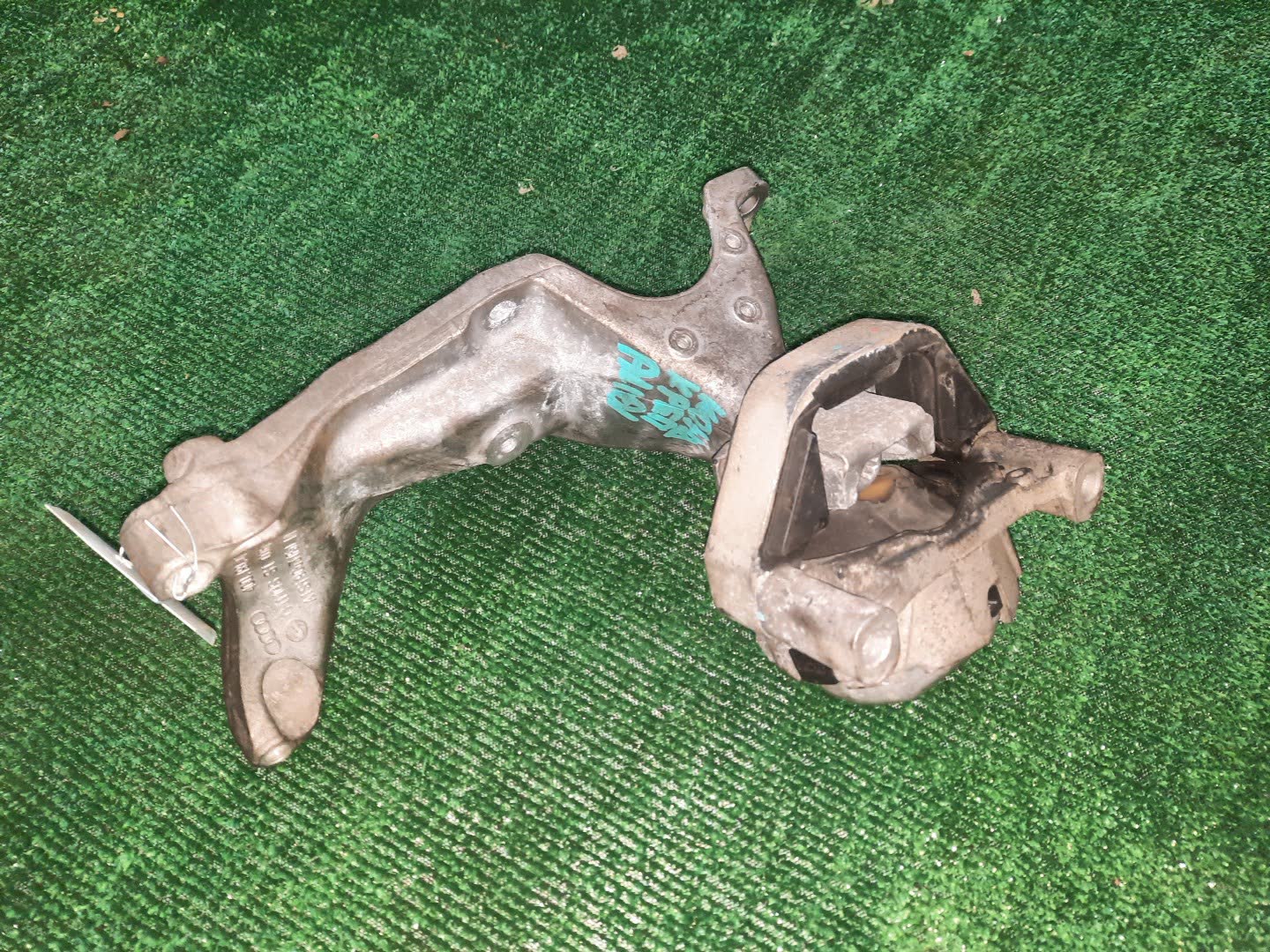 Подушка двс левая передняя AUDI A6 4G2 4G0199381MJ 1 ракурс