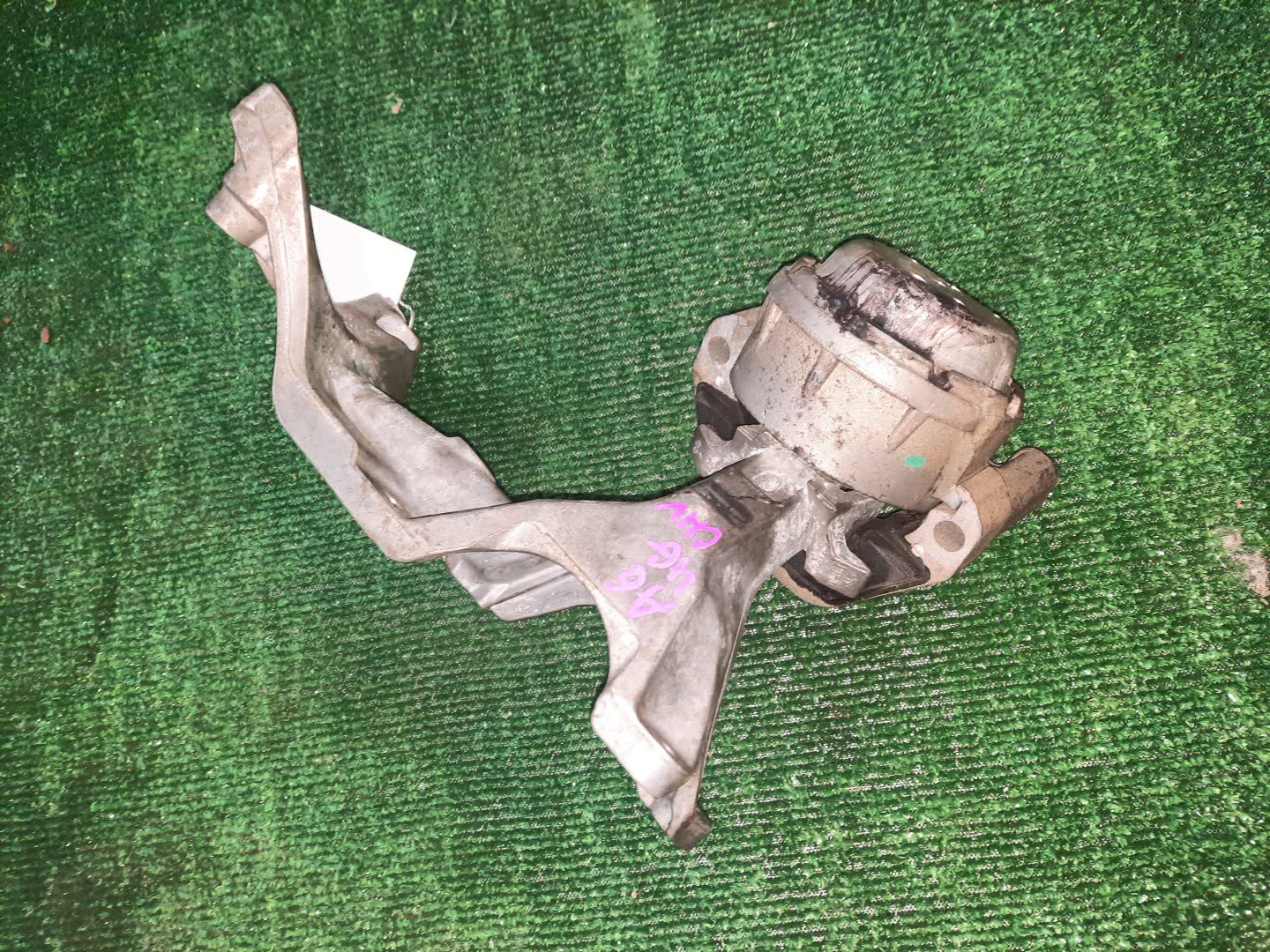 Подушка двс левая передняя AUDI A6 4G2 4G0199381MJ 2 ракурс