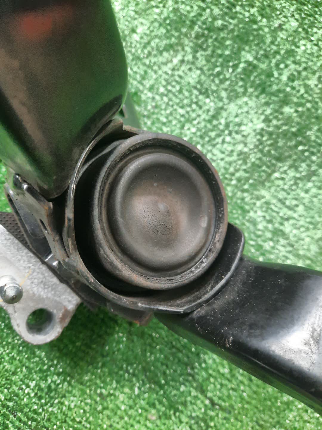 Подушка двс правая передняя TOYOTA HARRIER ZSU60W 3ZR-FAE 3 ракурс