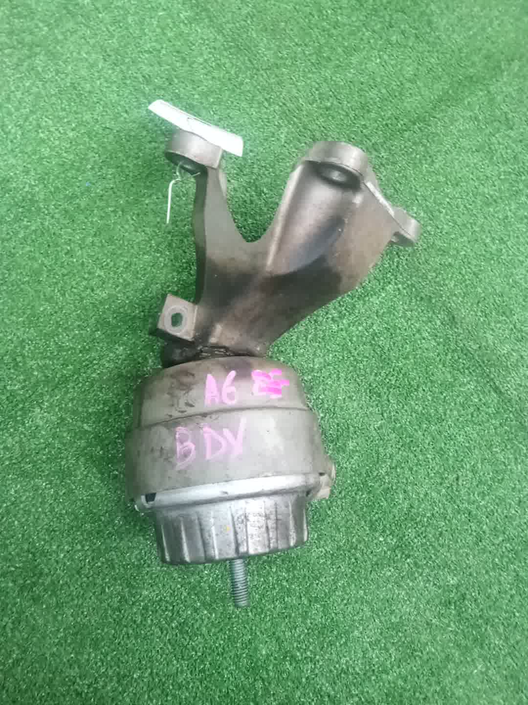 Подушка двс правая передняя  AUDI A4 8EC BDV 1 ракурс