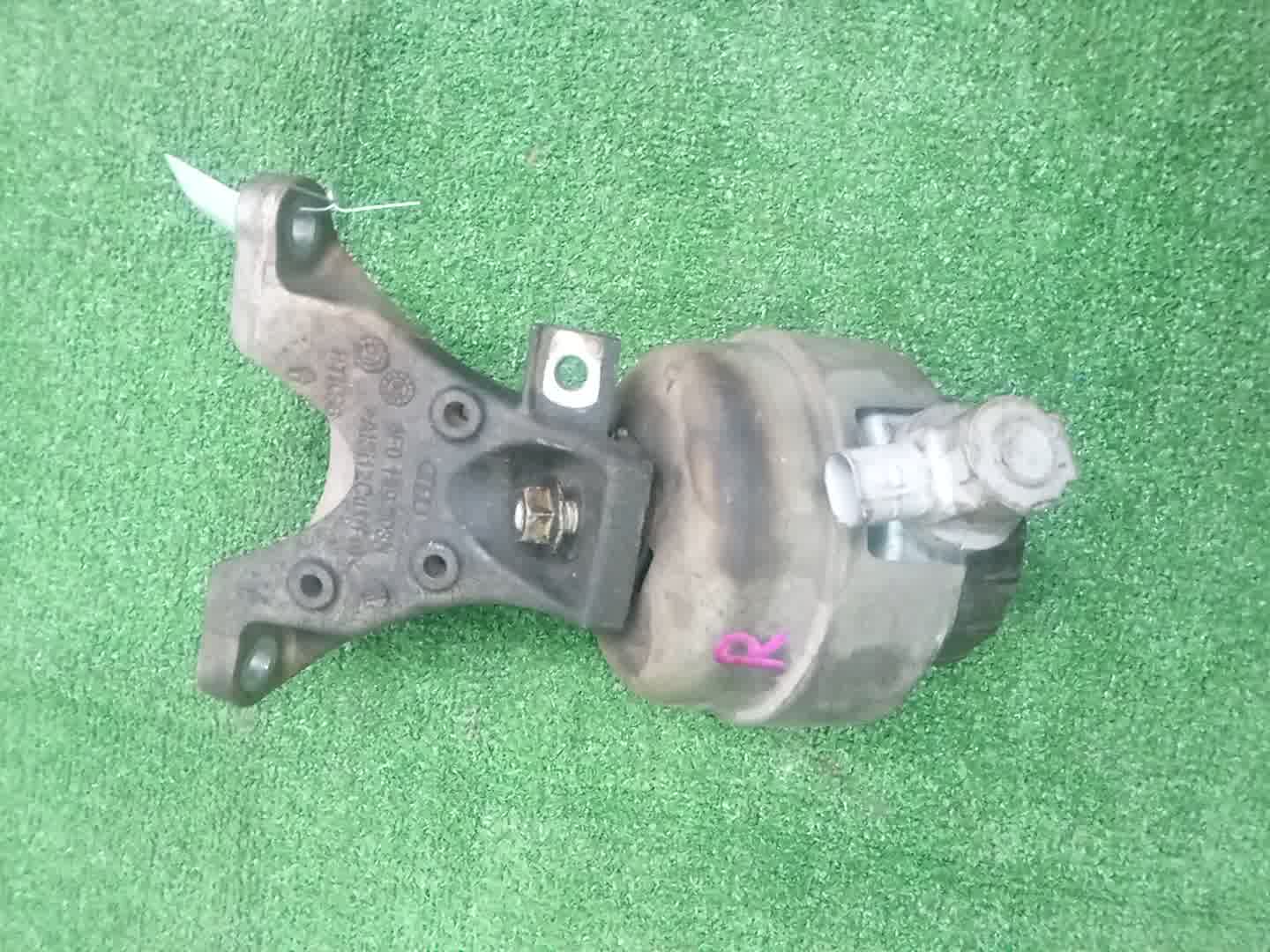 Подушка двс правая передняя AUDI A4 8EC BDV 2 ракурс