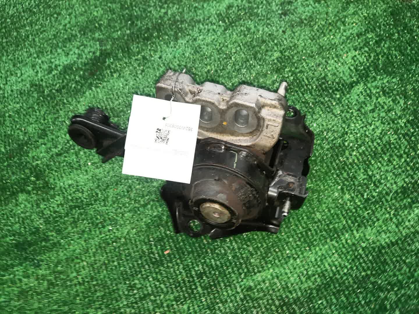Подушка двс левая передняя TOYOTA YARIS MXPH10 M15A-FXE 1 ракурс