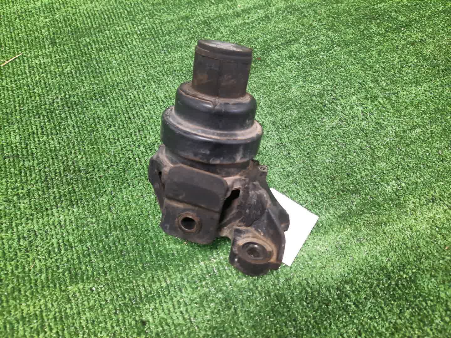 Подушка двс левая передняя HONDA ACCORD CD4 F20B 2 ракурс