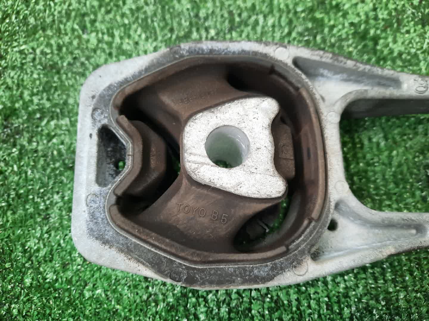 Подушка двс задняя TOYOTA YARIS MXPA10 M15A-FKS 2 ракурс