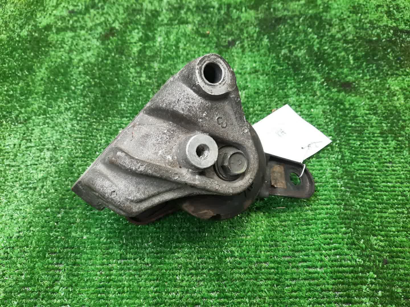 Подушка двс правая TOYOTA CAMRY SV35 3S-FE 1 ракурс