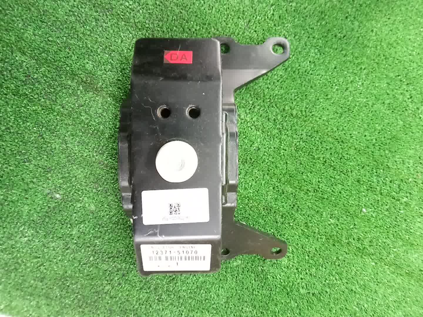 Подушка двс TOYOTA LAND CRUISER VDJ200 12371-51070 1 ракурс Подушка двс TOYOTA LAND CRUISER VDJ200 12371-51070 1 ракурс