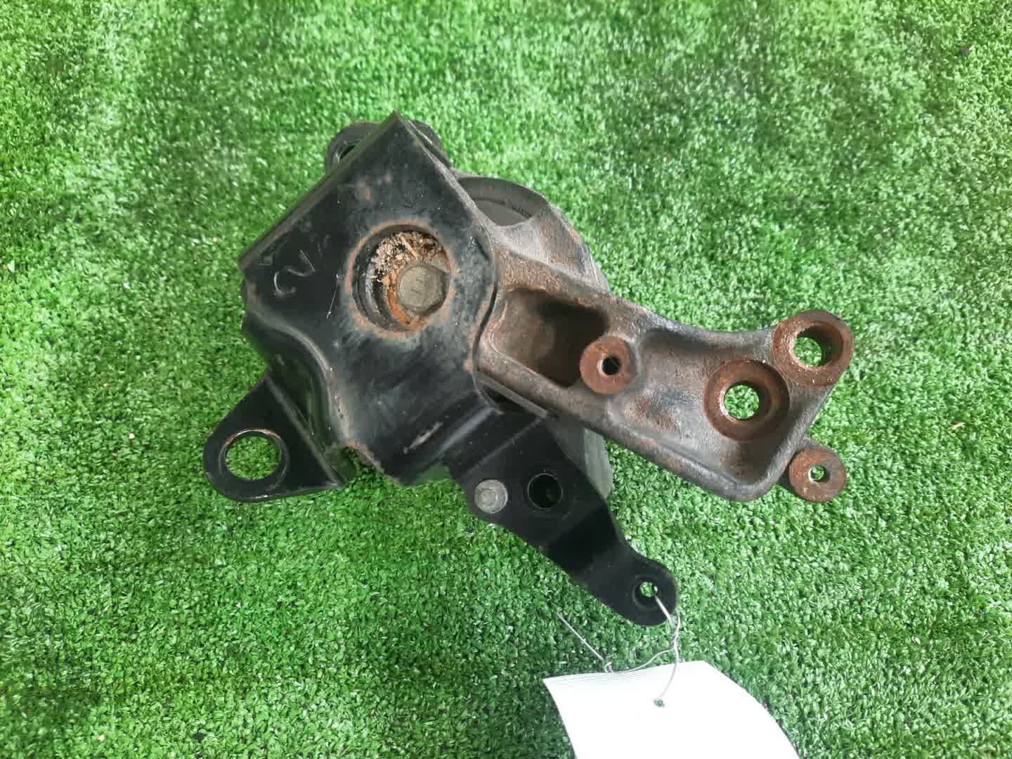 Подушка двс правая TOYOTA PRIUS NHW20 1NZ-FXE 1 ракурс