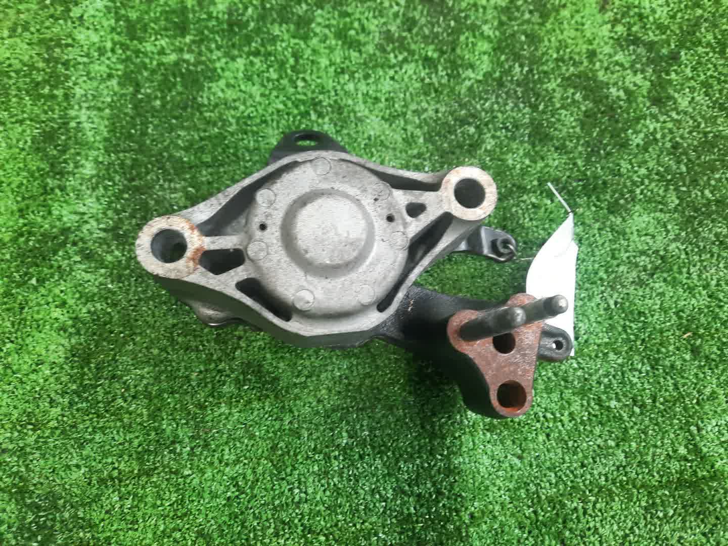 Подушка двс правая TOYOTA PRIUS NHW20 1NZ-FXE 2 ракурс