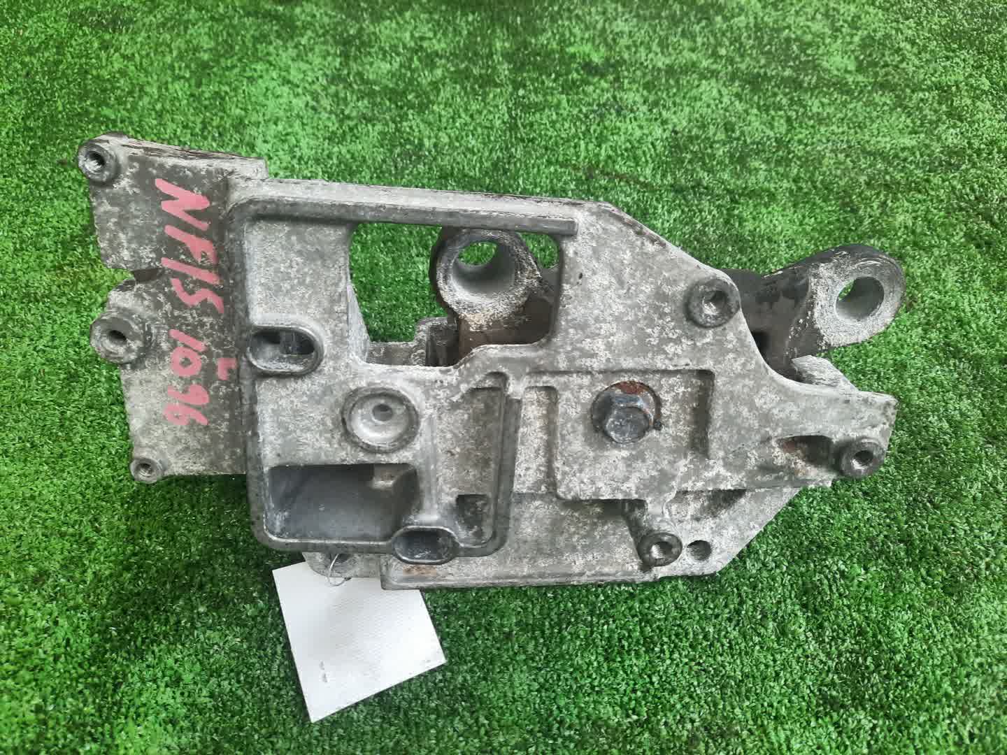Подушка двс левая NISSAN JUKE NF15 MR16DDT 2 ракурс