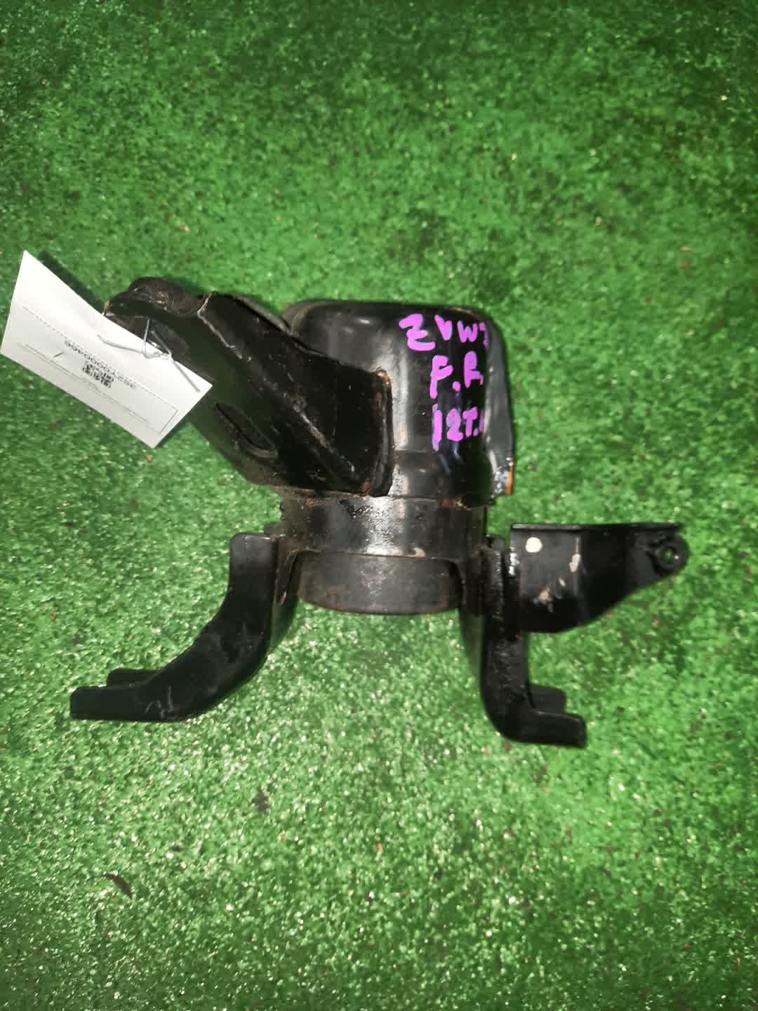 Подушка двс правая передняя TOYOTA PRIUS ZVW30 2ZR-FXE 1 ракурс