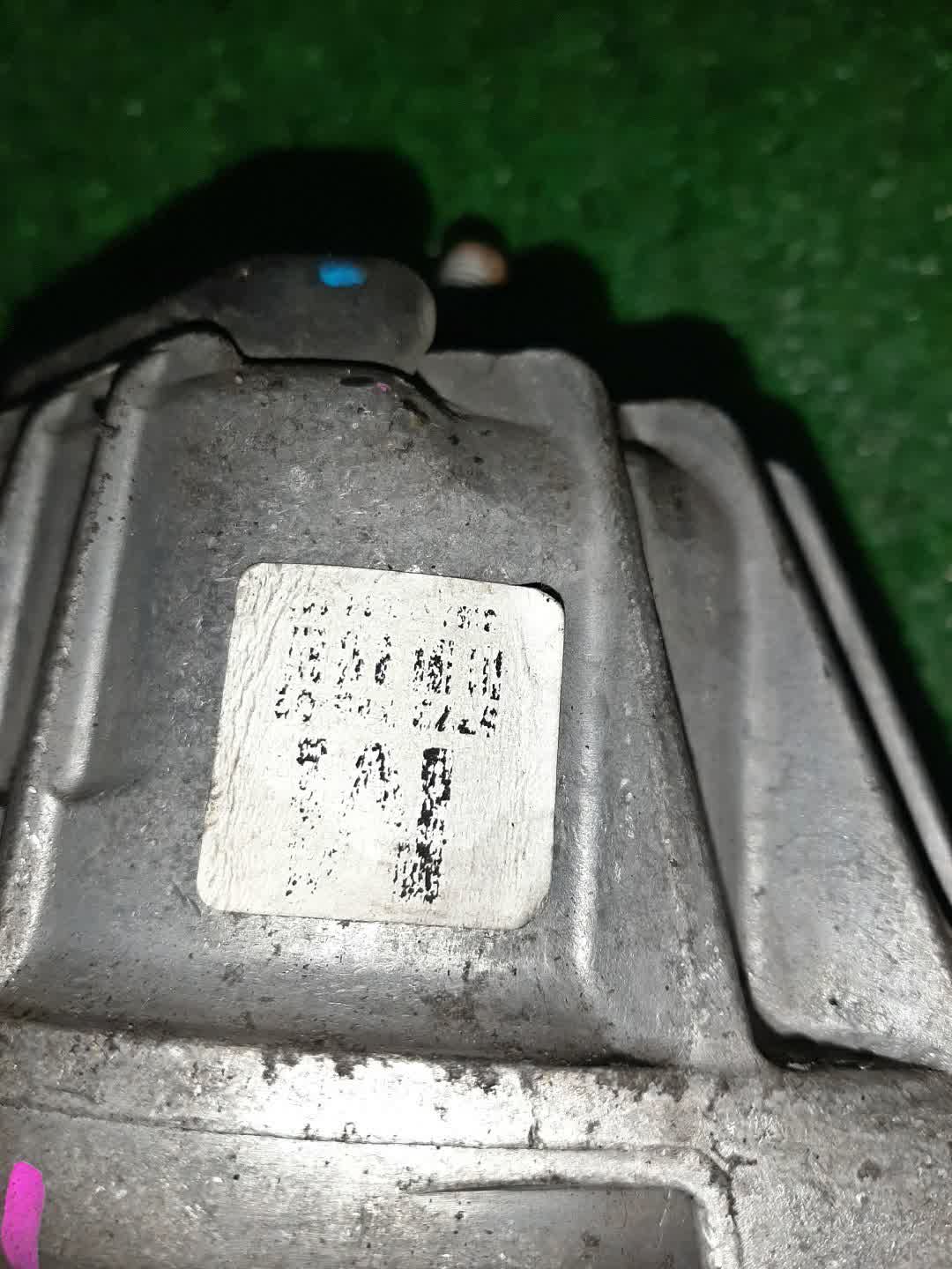 Подушка двс левая передняя BMW 3-Series E90 N53B30A 6773745 3 ракурс