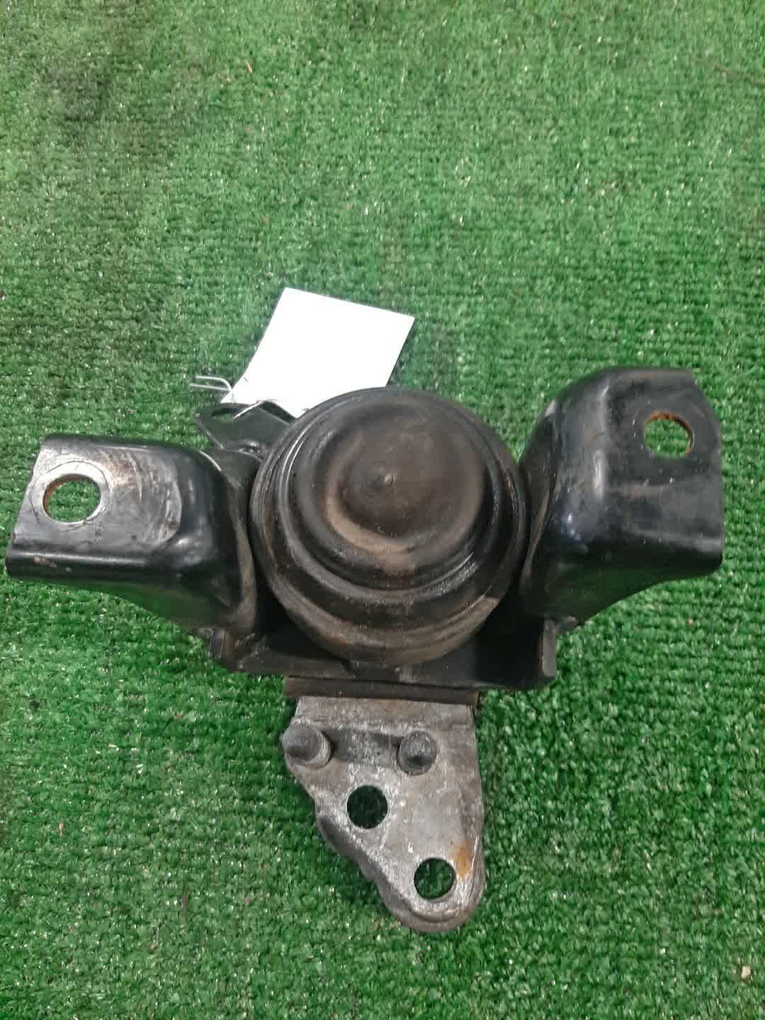 Подушка двс правая передняя TOYOTA COROLLA FIELDER ZZE123G 2ZZ-GE 2 ракурс