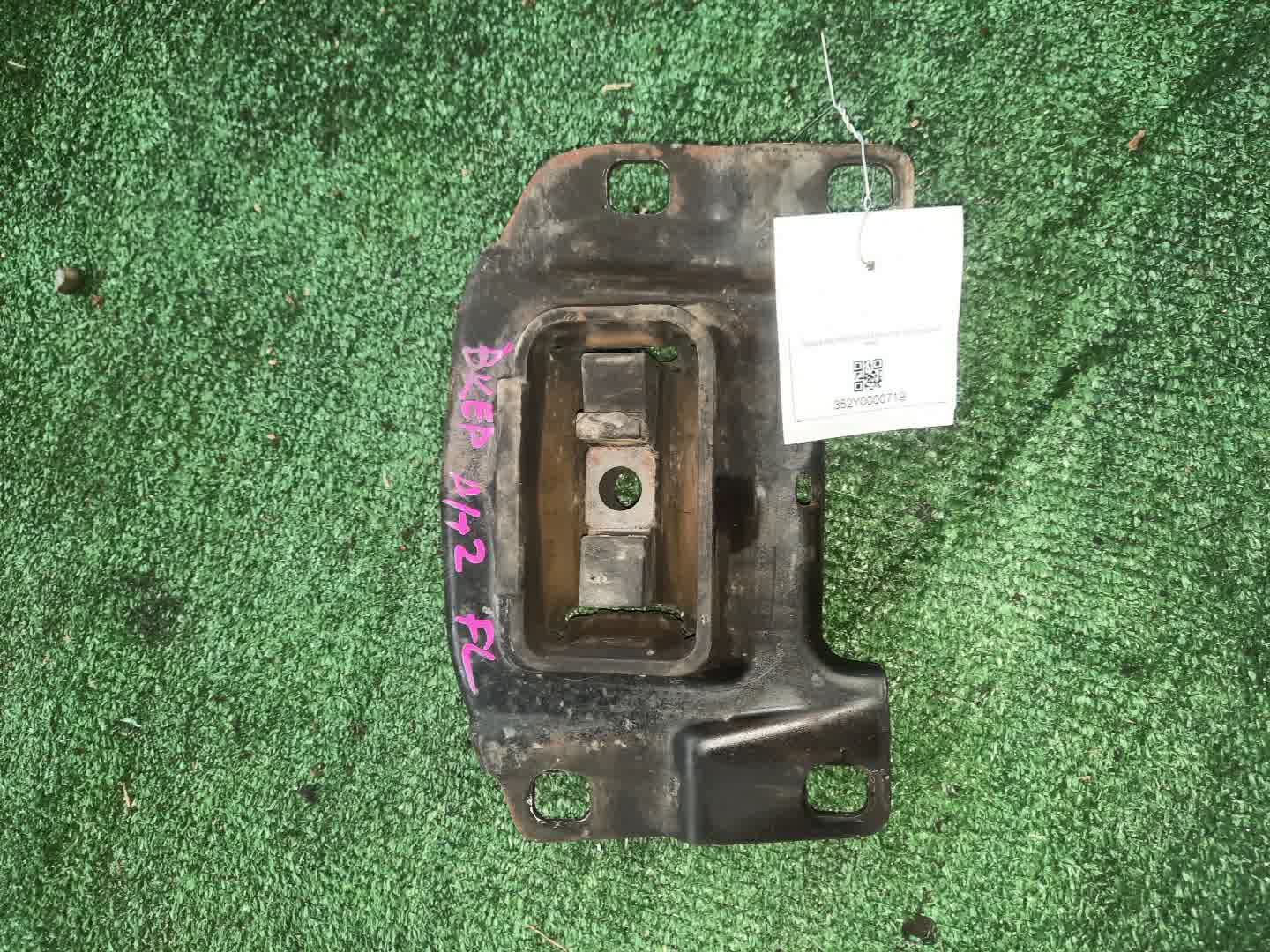 Подушка двс левая передняя MAZDA AXELA BKEP LF-VE 1 ракурс