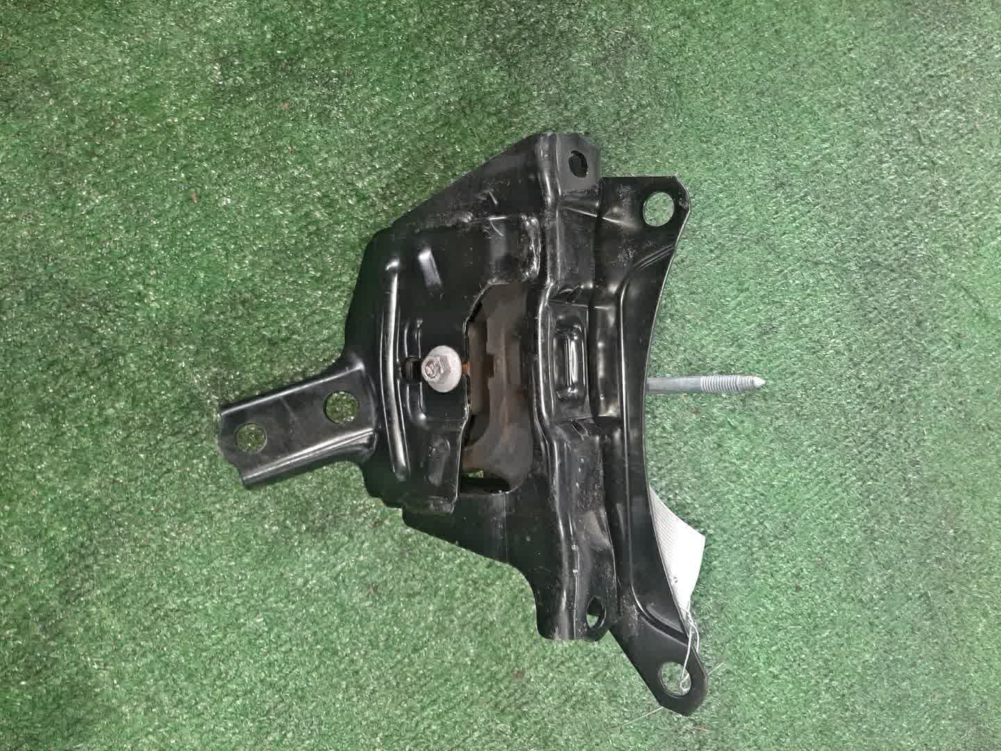 Подушка двс левая передняя TOYOTA COROLLA ZWE211 2ZR-FXE 2 ракурс