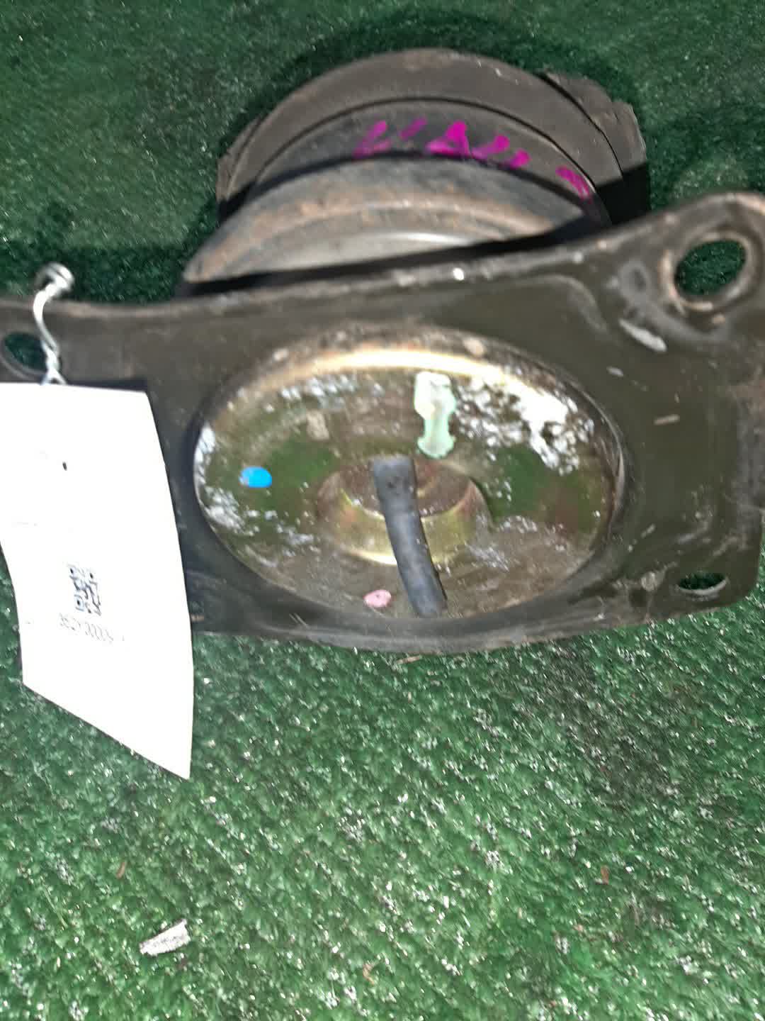 Подушка двс передняя HONDA SABER UA4 J25A 2 ракурс