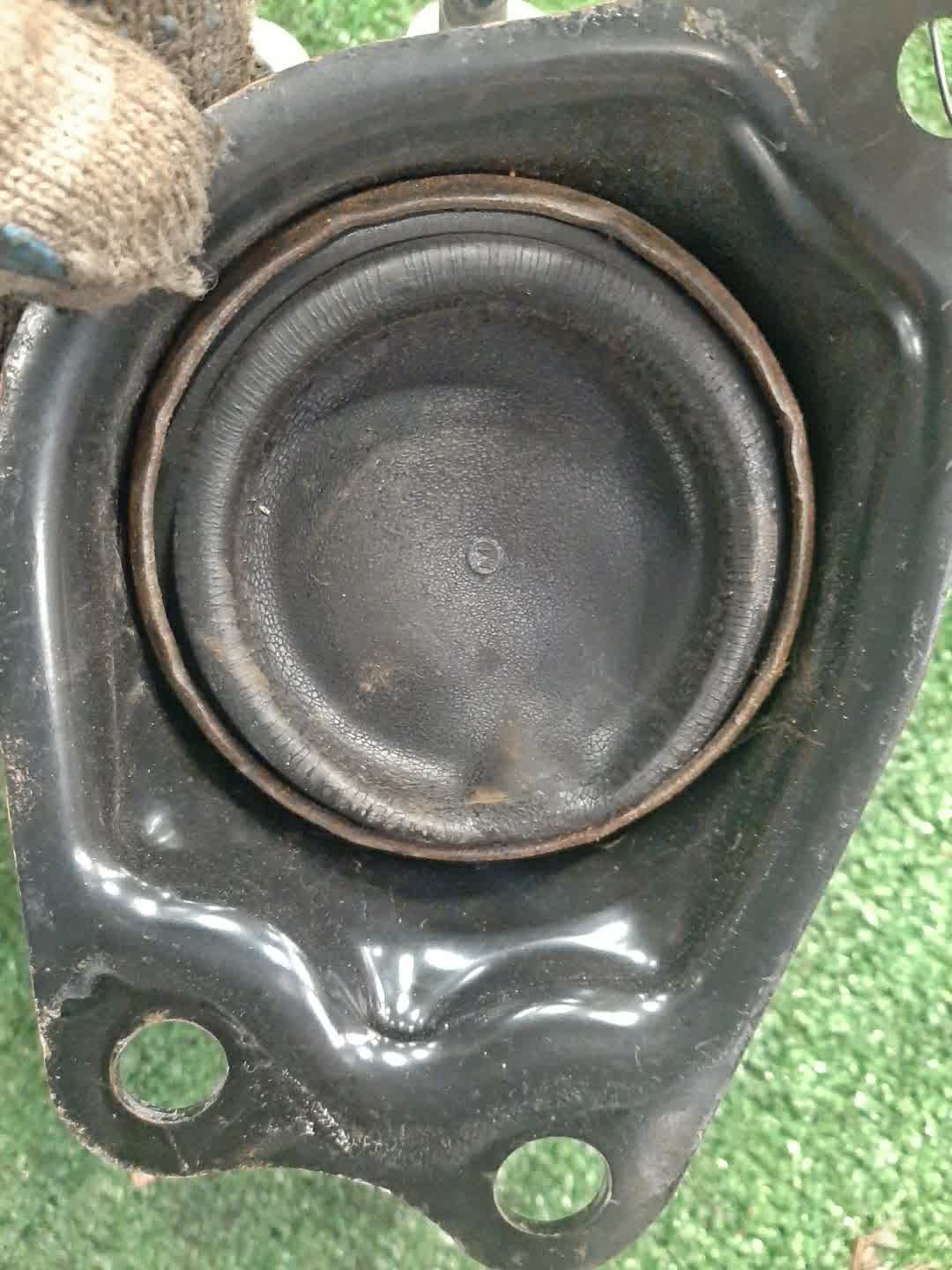 Подушка двс правая передняя HONDA FIT GE6 L13A 2 ракурс