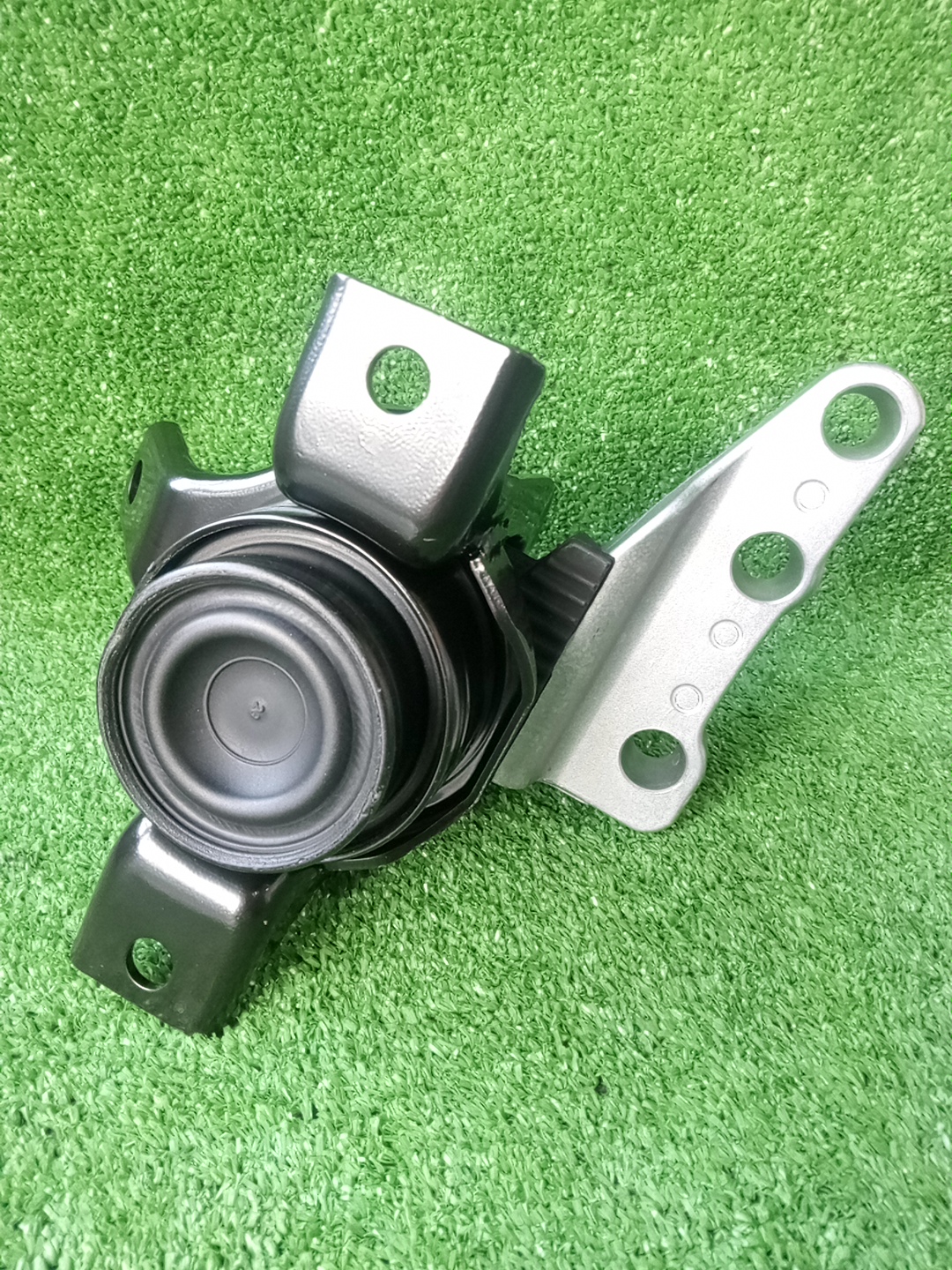 Подушка двс правая передняя SUZUKI SWIFT ZC33S K14C 11610-67R00 1 ракурс