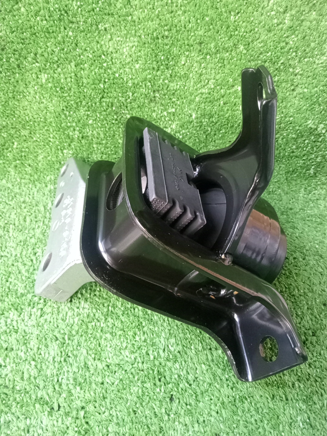 Подушка двс правая передняя SUZUKI SWIFT ZC33S K14C 11610-67R00 2 ракурс