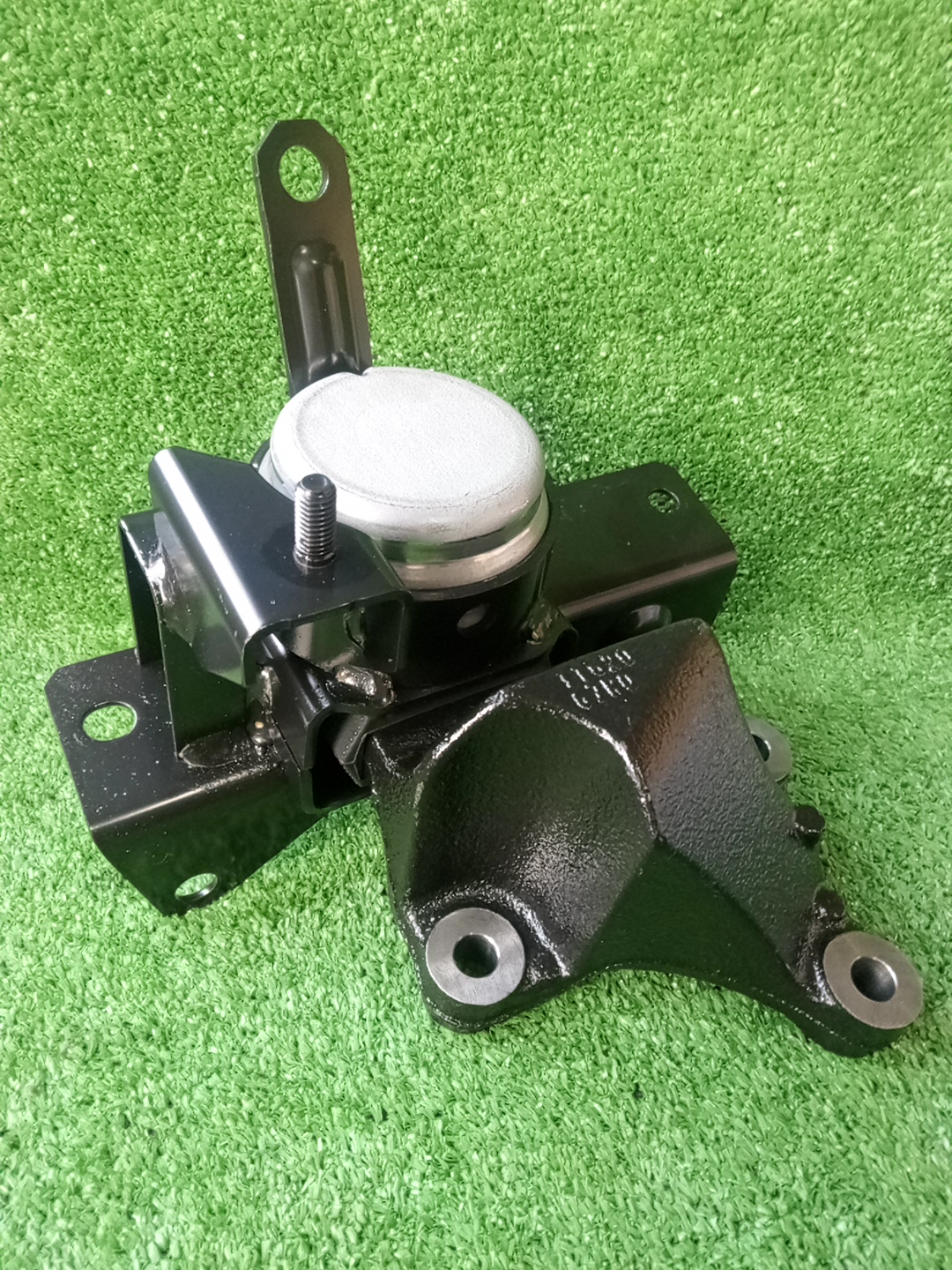 Подушка двс левая передняя SUZUKI SWIFT ZC33S 11620-67R00 1 ракурс