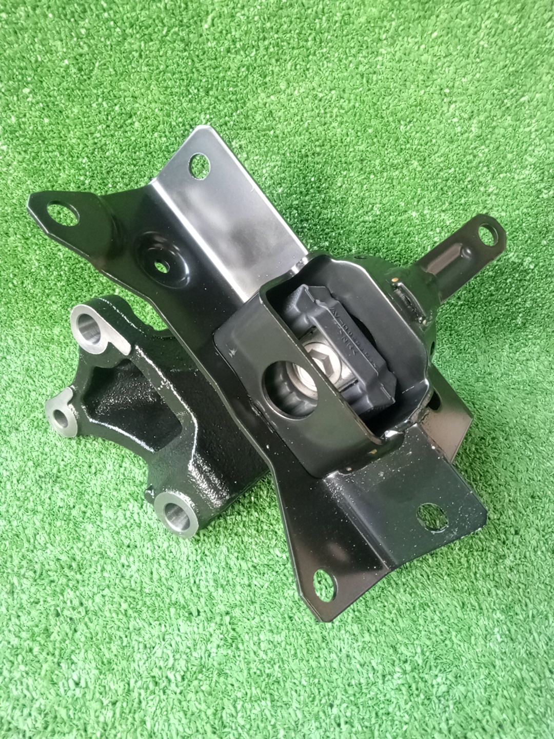 Подушка двс левая передняя SUZUKI SWIFT ZC33S 11620-67R00 2 ракурс