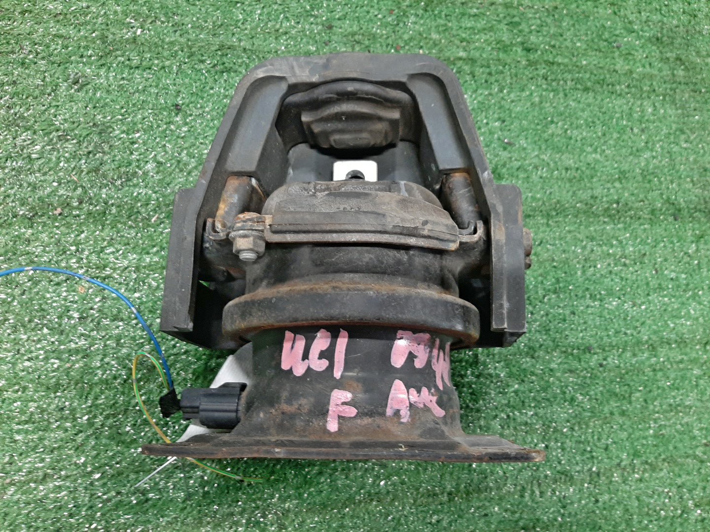 Подушка двс передняя HONDA INSPIRE UC1 J30A 2 ракурс