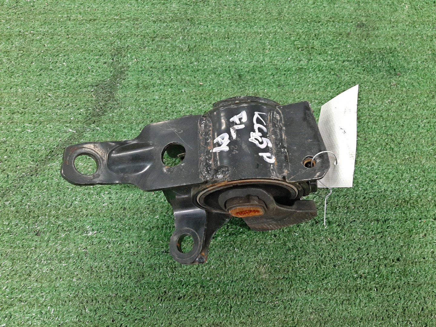 Подушка двс левая передняя MAZDA CX-8 KG5P PY-VPTS 1 ракурс Подушка двс левая передняя MAZDA CX-8 KG5P PY-VPTS 1 ракурс
