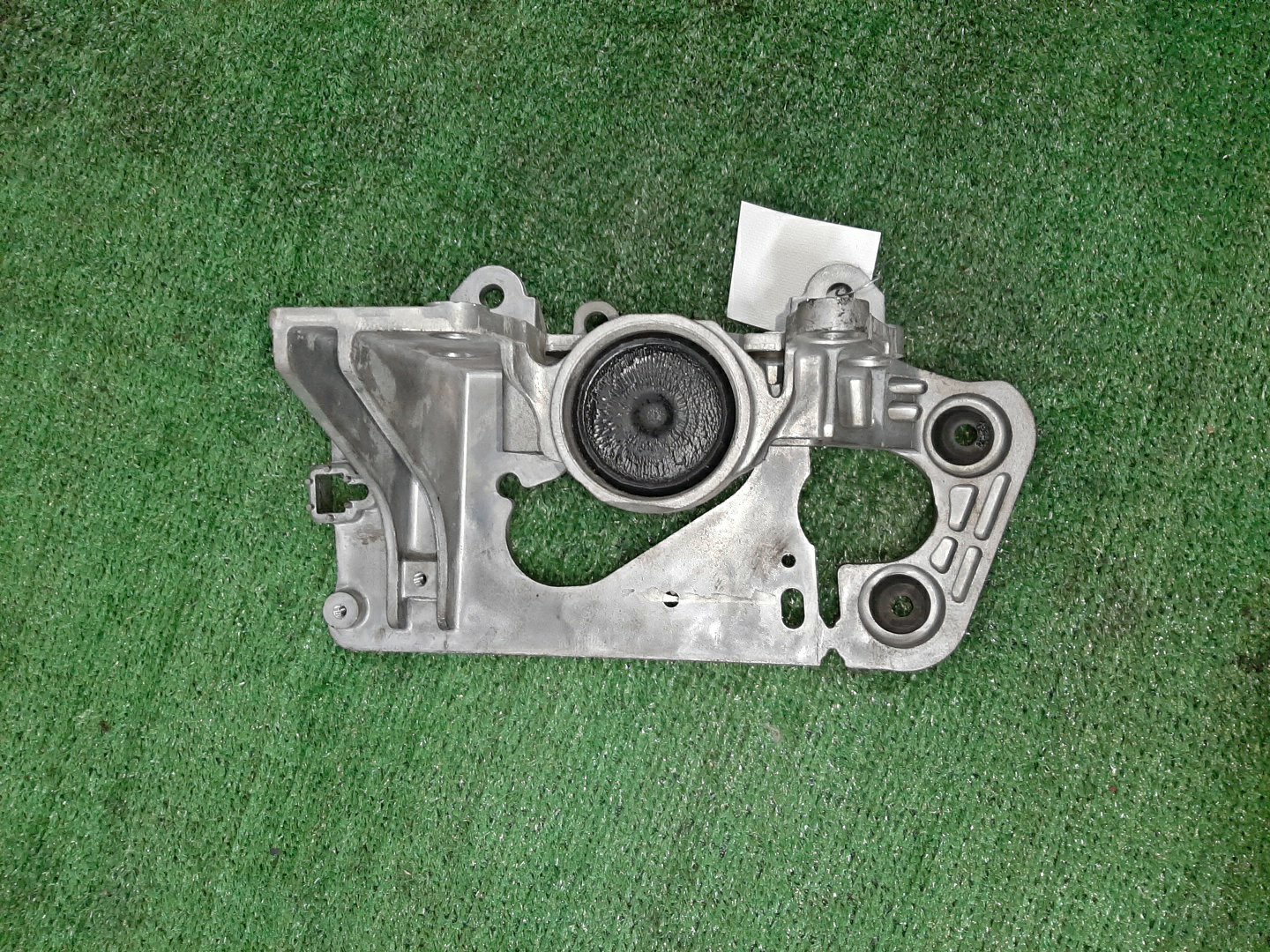 Подушка двс левая передняя NISSAN SERENA C25 MR20DE 2 ракурс