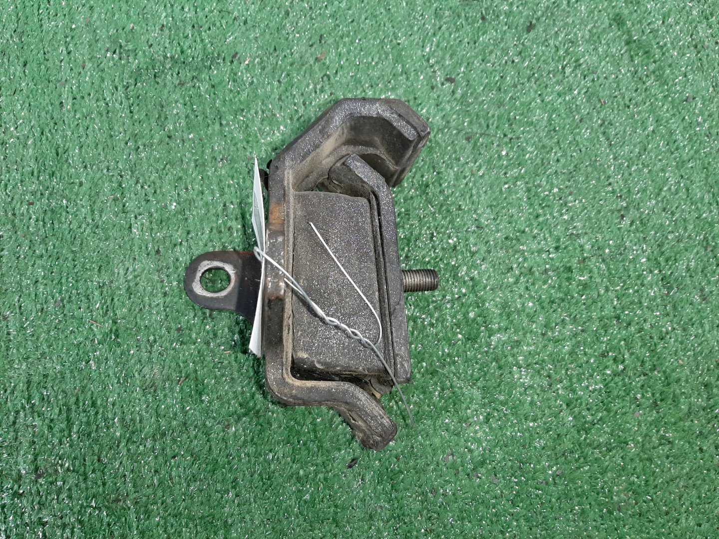 Подушка двс левая NISSAN DATSUN BMD21 TD27 1 ракурс