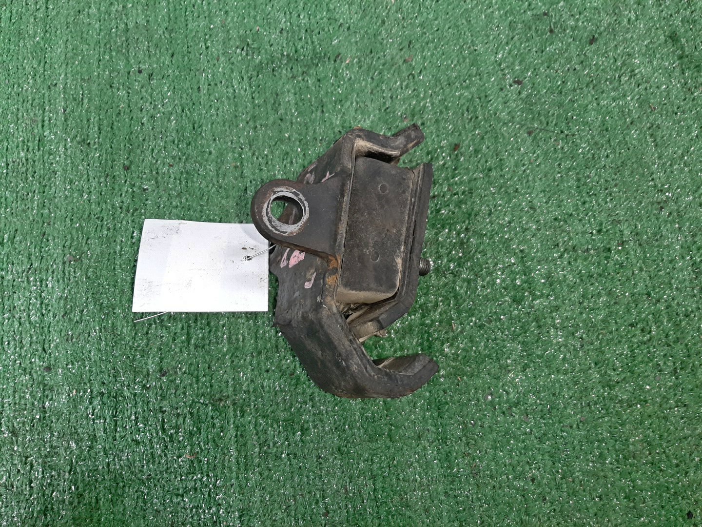 Подушка двс левая NISSAN DATSUN BMD21 TD27 2 ракурс